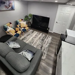 Guest house Entire Basement With Private Entrance, Winnipeg
